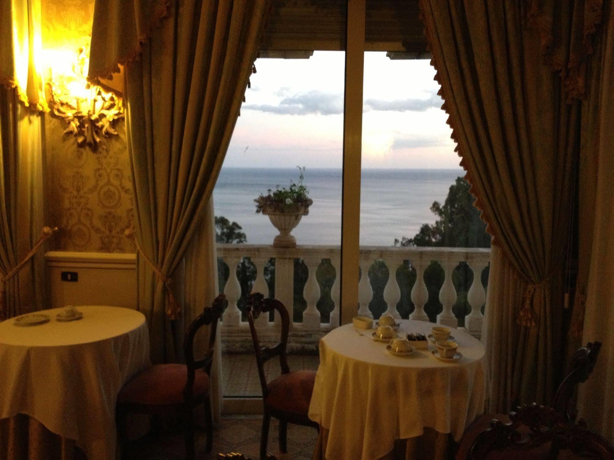 Hotel Villa Riis Taormina Exterior photo